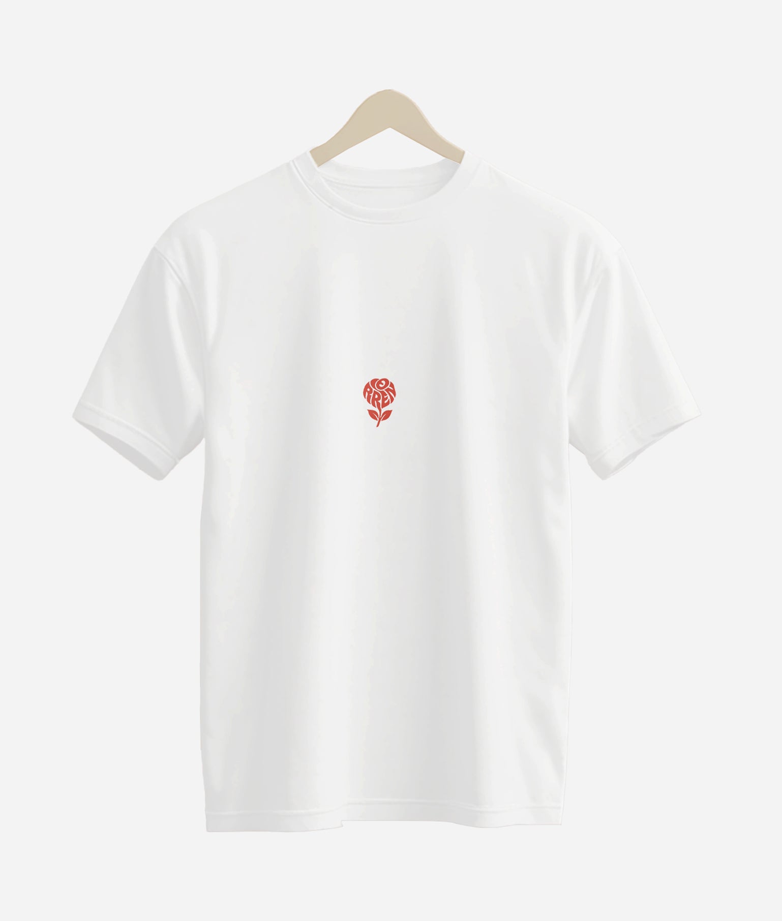 Camiseta Silencio Floral, camiseta oversize blanca morreno con diseño de flor roja, 100% algodón.